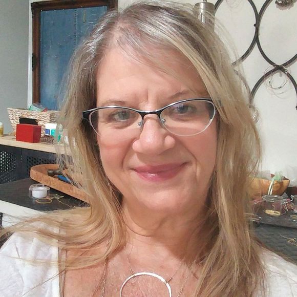 Meet your Posher, Pamela - Picture 1 of 1